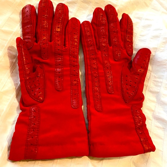Red Moto Gloves - Picture 2 of 3